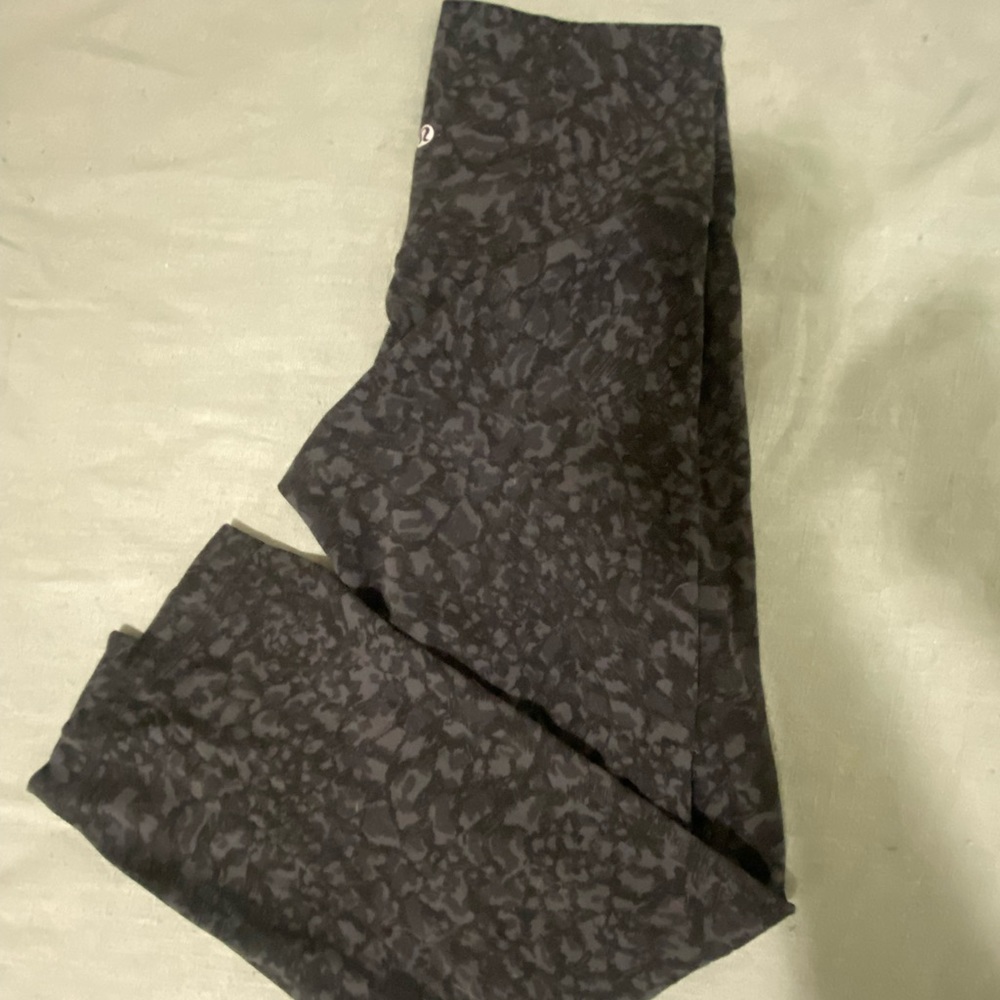 COPY - Lululemon Black Leopard/ Camo Size 8